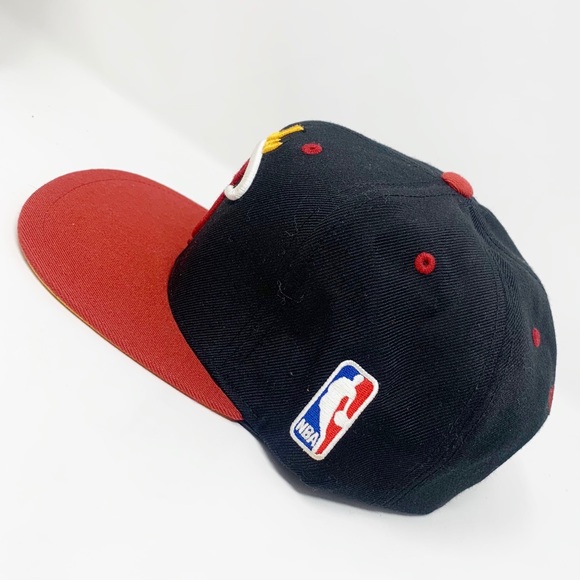 Miami Heat Mitchell & Ness SnapBack - Picture 2 of 6